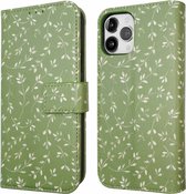 iMoshion Hoesje Geschikt voor iPhone 12 Pro / 12 Hoesje Met Pasjeshouder - iMoshion Design Bookcase smartphone - Groen / Green Flowers