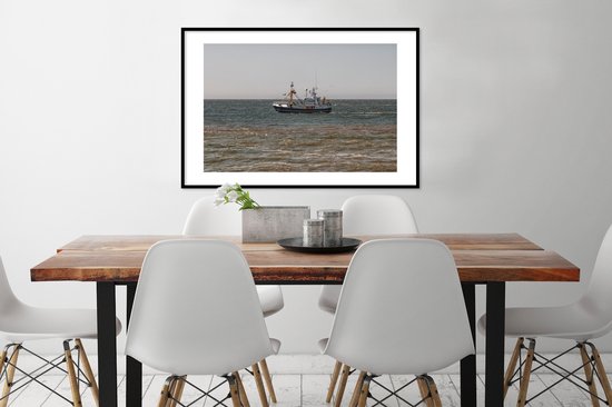 Photo encadrée - Cadre photo Bateau de pêche sur la mer du Nord 90x60 cm - Affiche encadrée (Décoration murale salon / chambre) / Mer et plage