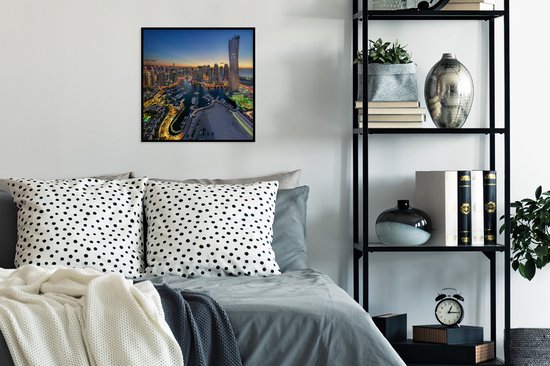 Fotolijst incl. Poster - Foto van nachtelijk Dubai Marina - 40x40 cm - Posterlijst