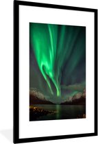 Aurores boréales entre les montagnes 60x90 cm