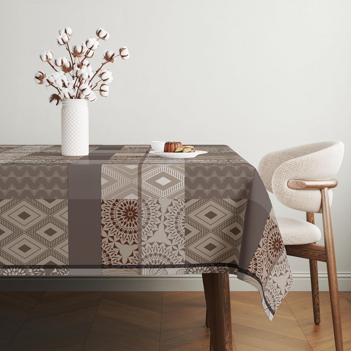 Rond Bruin Tafelkleed met Pompons - Tafelzeil voor Binnen en Buiten - Ø 140 cm