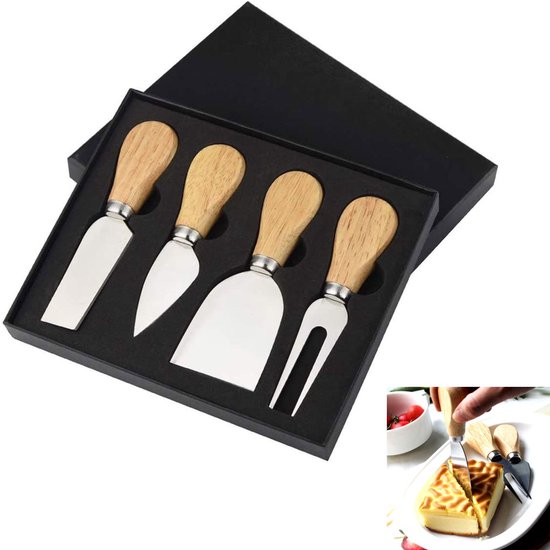 Zwart geschenkdoosje met vier kaasmessen met houten handvatten. Inzet toont een hand die een mes gebruikt.