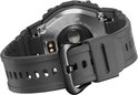 Achterkant van een zwart G-Shock horloge met metalen deksel. 'DW-H5600' en '20BAR' gegraveerd. Zwarte gesp.
