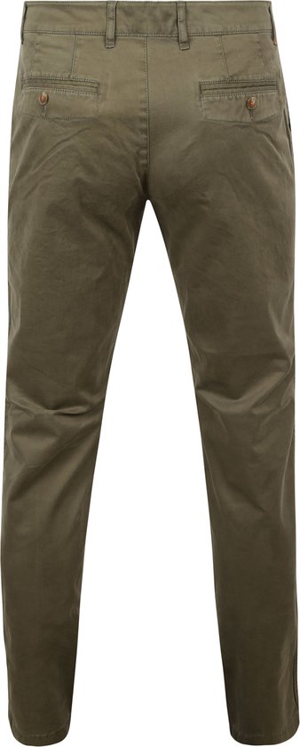 Achterkant van een olijfgroene chino broek met twee zakken.