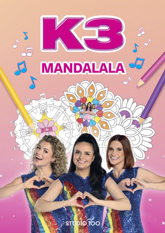 Trois filles de K3 en tenues bleues scintillantes à rayures arc-en-ciel, font des cœurs avec leurs mains. Entourées de notes de musique et d'un dessin de mandala avec le logo K3.