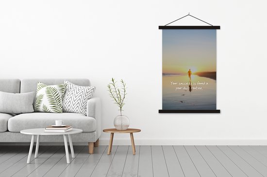 Posterhanger incl. Poster 120x180 cm - Schoolplaat - Spreuken - 'Your succes is found in your daily routine' - Quotes - Sport - Textielposter - Zwarte latten