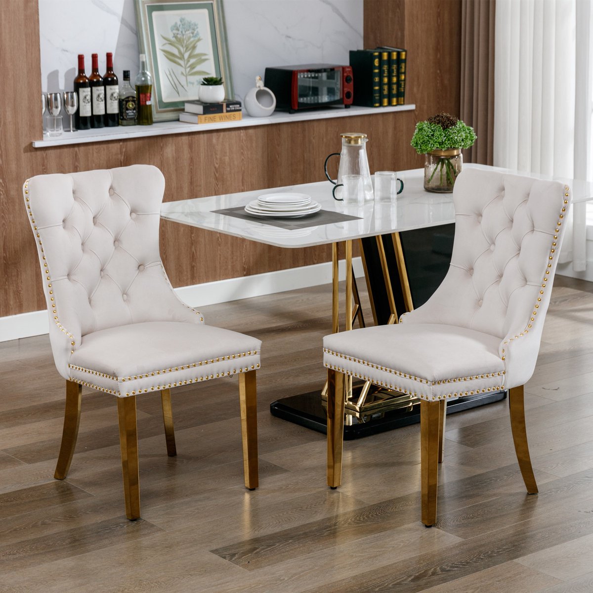 Clruro Collectie Furniture - Nikki Collectie - Velvet Eetkamerstoelen Set van 2 - Gouden Stalen Poten & Nailhead Trim - Beige en Goud
