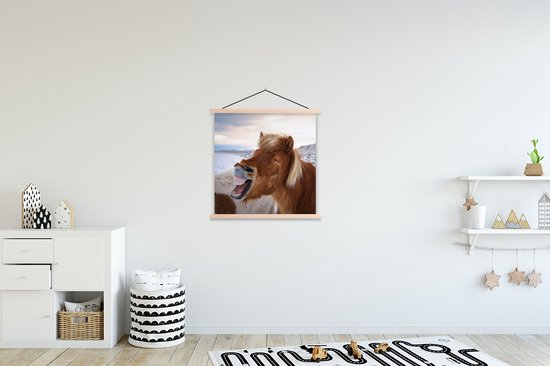 Posterhanger incl. Poster 60x60 cm - Schoolplaat - Paard - Strand - Bruin - Textielposter - Blanke latten