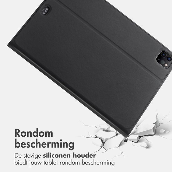 Zwarte tablethoes met een tablet erin, die rondom bescherming biedt.