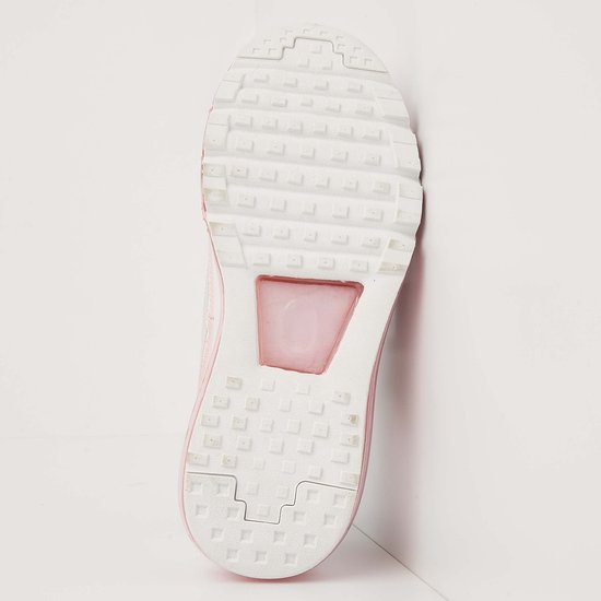 Zool van een roze, nude en witte lage sneaker van British Knights. Profielzool met doorschijnend roze detail.