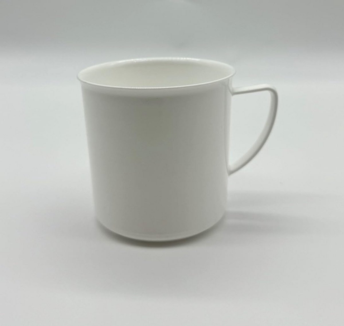 Herbruikbare onbreekbare drinkbeker 180 ml kunststof wit