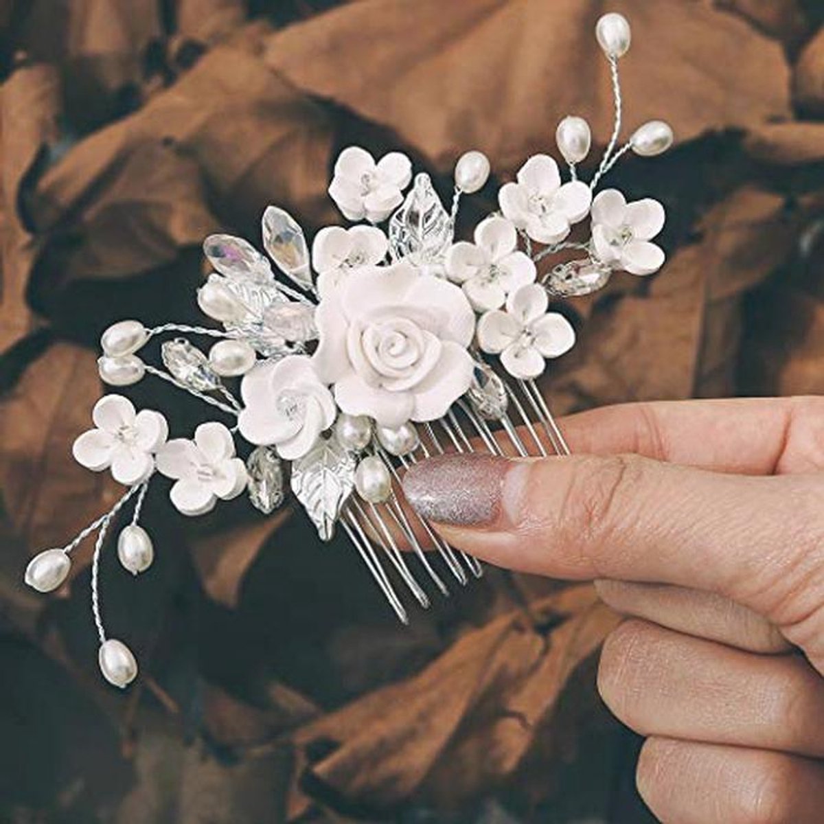 Haarkam voor bruid met kristallen en bloemenaccessoires