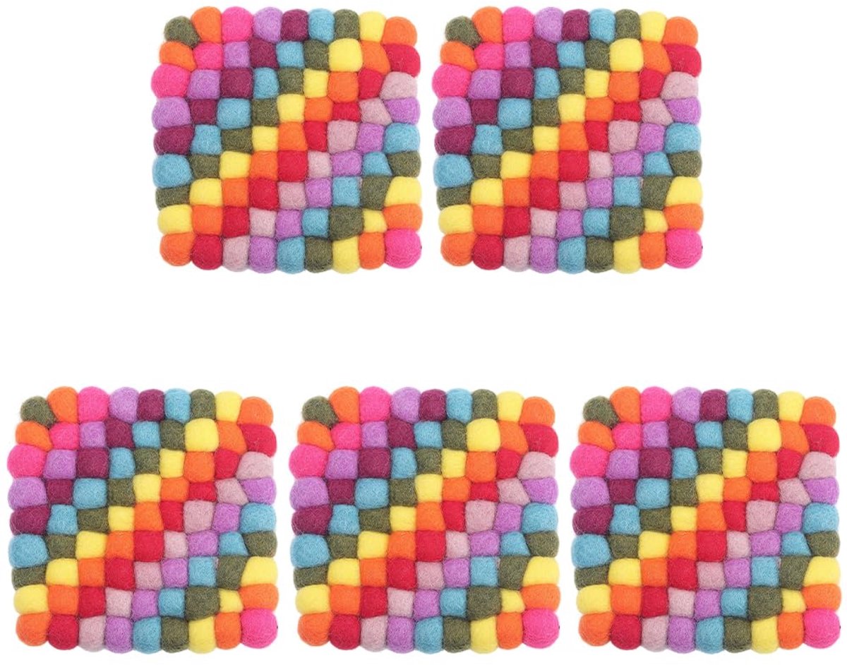 stuks 10,5 x 10 cm vierkante vilten bal pom onderzetters kleurrijke hittebestendige 18 mm dikke wol absorberende handgemaakte vilten mat voor kopjes mokken dranken kantoor thuis bar tafel