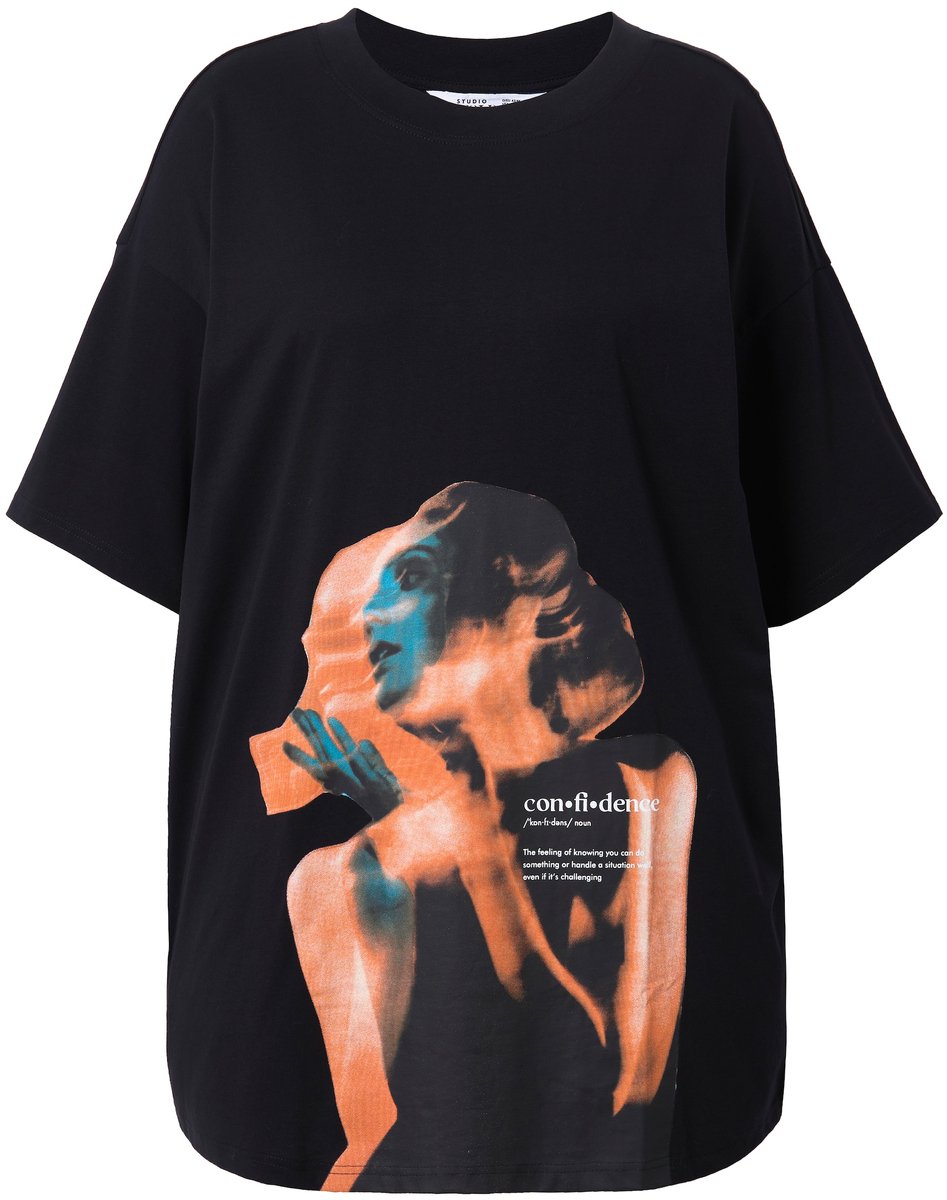 Studio Untold - Dames - T-shirt oversized fotoprint op de achterkant - Zwart - Maat 42+