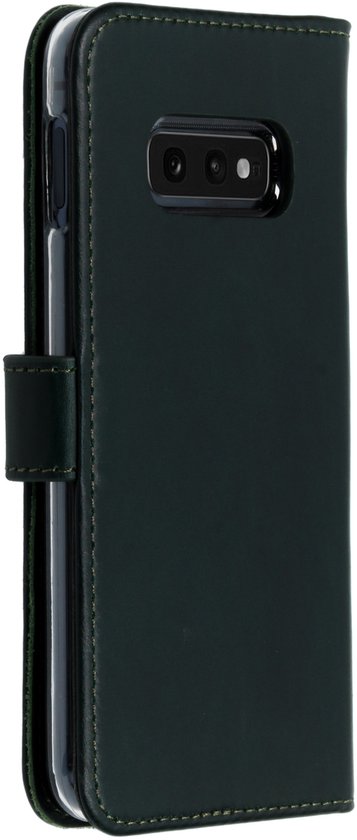 Selencia Hoesje - Geschikt voor Samsung Galaxy S10e - Echt Lederen Bookcase - Groen