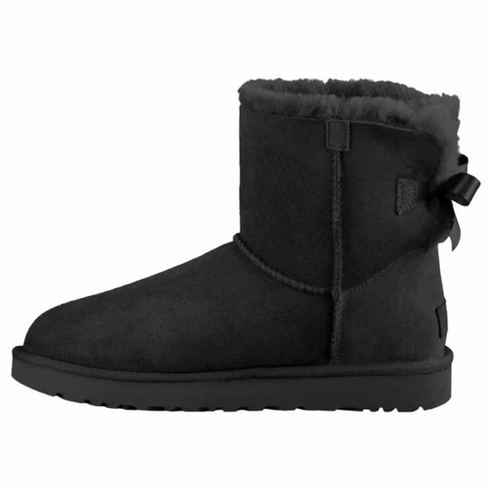 Zwarte UGG mini laars met strik op de achterkant en grijze schapenvacht voering.