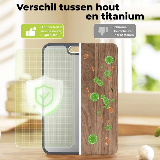 Vergelijking snijplank van titanium en hout met bacteriën.