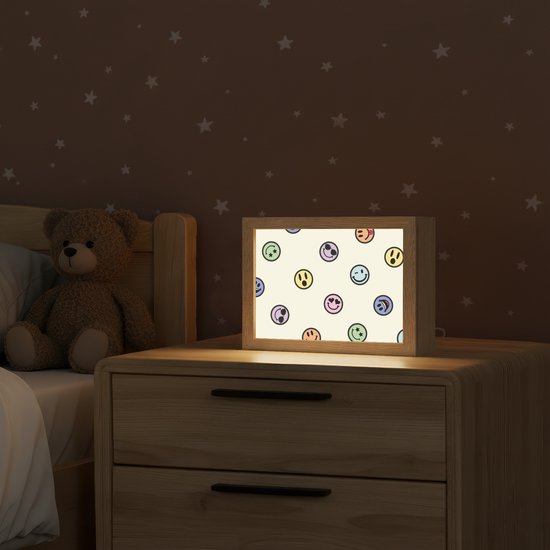Nachtlampje 20x15 cm - Kinder lampje - Smileys - Kleurrijk - Grappig - Tafellamp kinderkamer - Slaapkamer lamp - Bedlamp kinderen - Kinderlampje stopcontact - Wandlamp babykamer - Nachtlampjes van Hemi Kadi — afbeelding 2