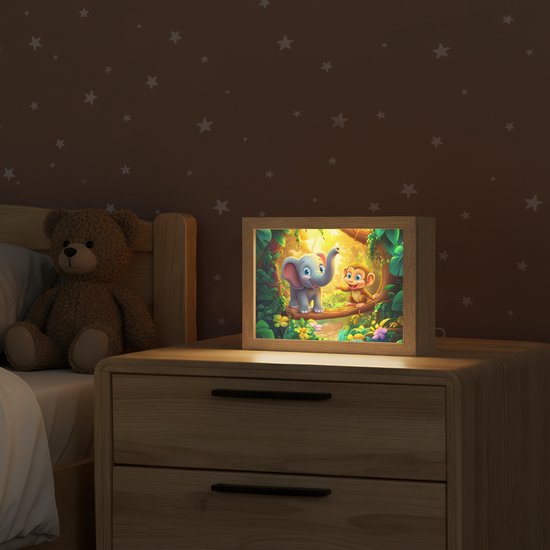 Nachtlampje 20x15 cm - Kinder lampje - Olifant - Appje - Jungle - Kleurrijk - Tafellamp kinderkamer - Slaapkamer lamp - Bedlamp kinderen - Kinderlampje stopcontact - Wandlamp babykamer - Nachtlampjes van Merkloos — afbeelding 2