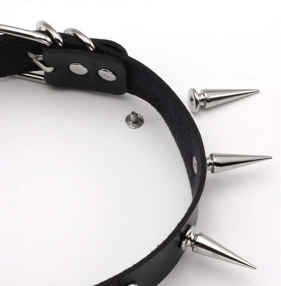 Gothic heuptas met grote metalen schedel en studs | Boutique Gothic heuptas met grote metalen schedel en studs | Boutique