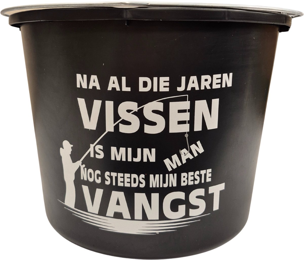 Grappige Visemmer Na al die jaren vissen is mijn MAN steeds mijn beste vangst! Pas op een vis emmer!