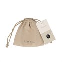 Beige suède buidel met merknaam 'SELENCIA' en een Selencia-kaartje.