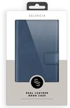 Verpakking van een blauw lederen telefoonhoesje van Selencia.