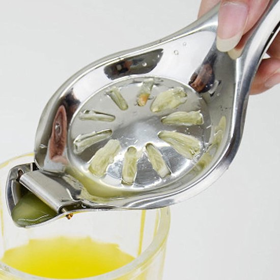 Allecta - Handmatige citruspers voor thuisgebruik - Ronde limoenpers - Verse citroenschijfjes - Sap persen in de keuken van Allecta — afbeelding 2