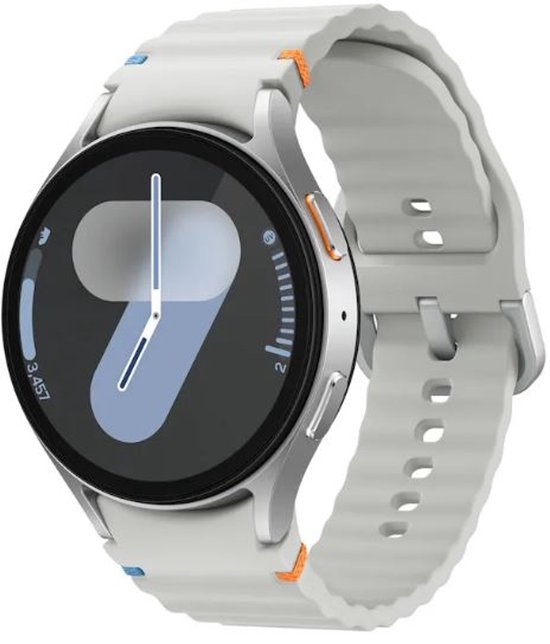 Zilverkleurig smartwatch met wit siliconen golfpatroon bandje met oranje en blauwe accenten.
