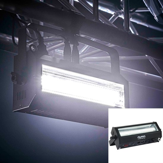 Ayra Flash 60 LED stroboscoop hangend aan een podiumconstructie, met heldere witte verlichting.