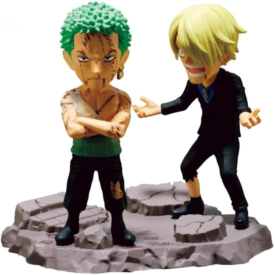 Figurines noires et vertes de Roronoa Zoro et Sanji, base en pierre.