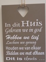 Tekstbord in dit huis god bruin