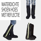 Lange, glanzende regenhoes voor schoenen of laarzen.  -Reflecterende veiligheids strook -Sterke waterdichte stof. Maat 38/39  - zwart