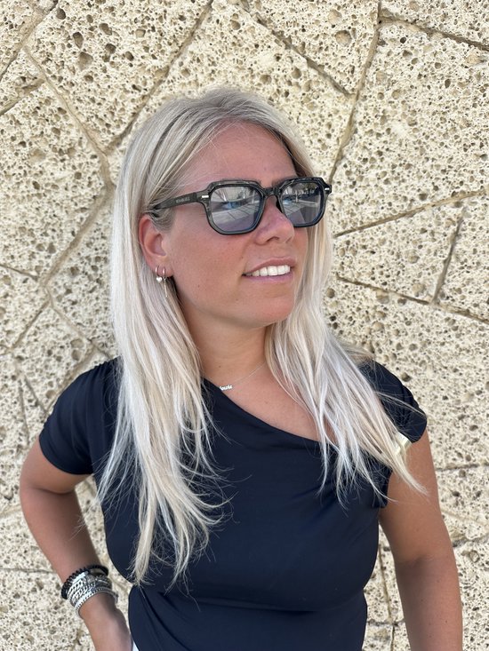 The Brand Remarkable - Zonnebril Unisex - Zonnebril Dames - Zonnebril Heren - Ronde Zonnebril - Blauw / Zwart - UV400 - Trendy & Comfortabele Zonnebril - Designer Zonnebril - Mode Zonnebril 2025 - Inclusief Beschermhoes - Gradient Look van The Brand Remarkable — afbeelding 5