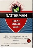 Doos Natterman Hoest en Keel pastilles. Rode pastille rechtsonder. Tekst: Suikervrij en zonder conserveermiddel, 20 pastilles.