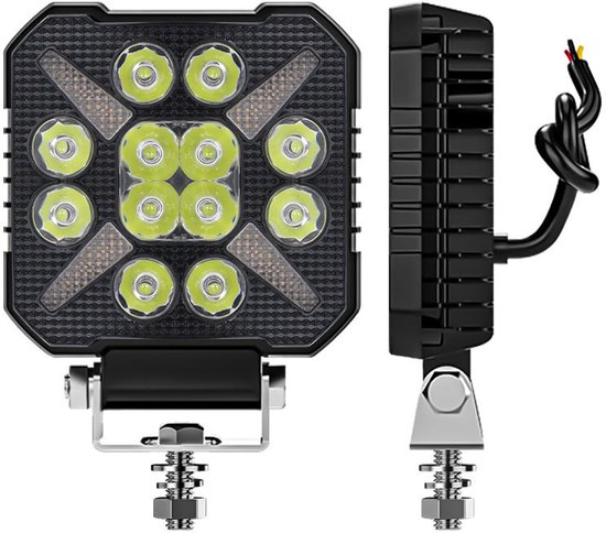 Zwarte vierkante LED werklamp met 12 LED's en een metalen beugel. Rechts is de zijkant van de lamp te zien met een zwarte behuizing en aansluitkabels.