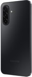 Zwarte Samsung Galaxy A17 5G, achterkant met driedubbele camera.