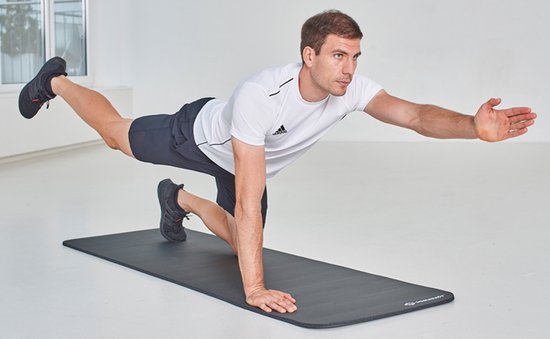 Schildkröt fitnessmat 10mm antislip grijs met draagriem en tips. van Schildkröt — afbeelding 4