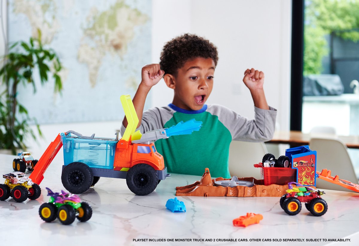 Hot Wheels Monster Trucks Fire Crash