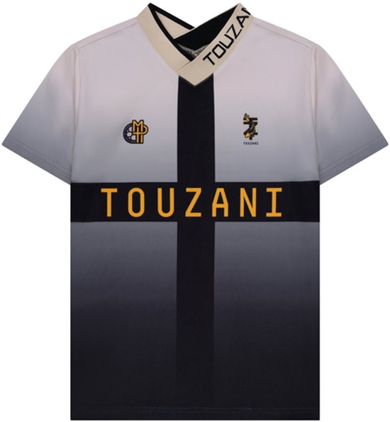 Chemise dégradé gris clair à gris foncé, col beige. Inscription dorée 'TOUZANI' sur la poitrine.