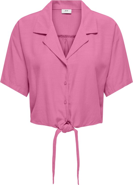 Blouse rose corail à manches courtes, col et boutons. La blouse a un nœud sur le devant.