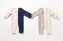 Vier longsleeve boxpakjes in roze, donkerblauw, beige en crème, met lange mouwen en drukknoopjes.