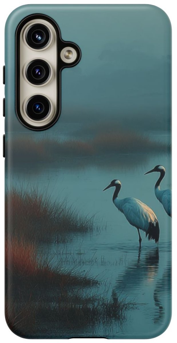 Kranen in Mistig Moeraslandschap – Telefoonhoesje Geschikt voor Galaxy S24