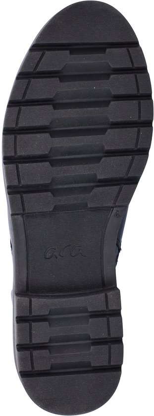 Onderkant van een zwarte veterboot met grof, geribbeld profiel en merklogo.