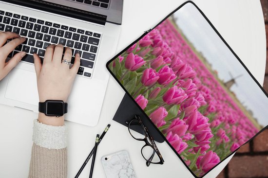 Laptophoes 13 inch - Roze tulpen en windmolen - Laptop sleeve - Binnenmaat 32x22,5 cm - Zwarte achterkant