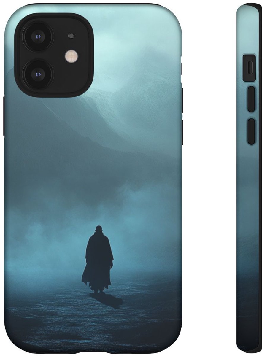 Schaduwachtig Figuur in Mist – Telefoonhoesje Geschikt voor iPhone 12