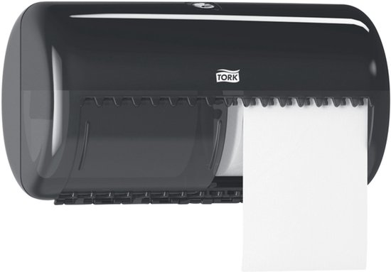 Zwarte Tork toiletrolDispenser met een rol toiletpapier die uit de onderkant steekt.
