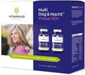 Doos met twee potjes: 'Multi Dag Vrouw 50+' en 'Multi Nacht Vrouw 50+'. Een glimlachende vrouw staat links.