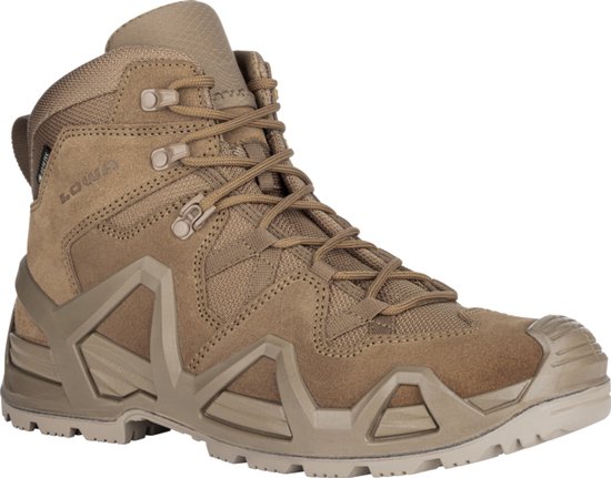 Bruine Lowa wandelschoen met vetersluiting, verstevigd profiel en Gore-Tex logo.