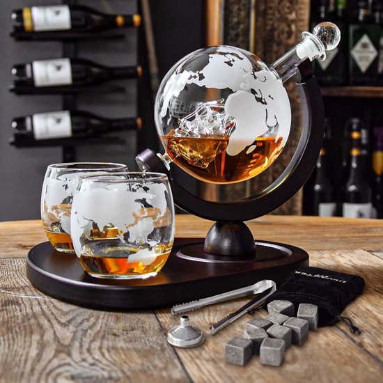 MikaMax Globe Whiskey Decanter Deluxe  - Luxe Uitvoering - Whiskey Set - Whiskey Karaf - Whiskey Glazen - Whiskey Karaf - Incl. 2 Whiskey Glazen en Whiskey Stones - 900 ML